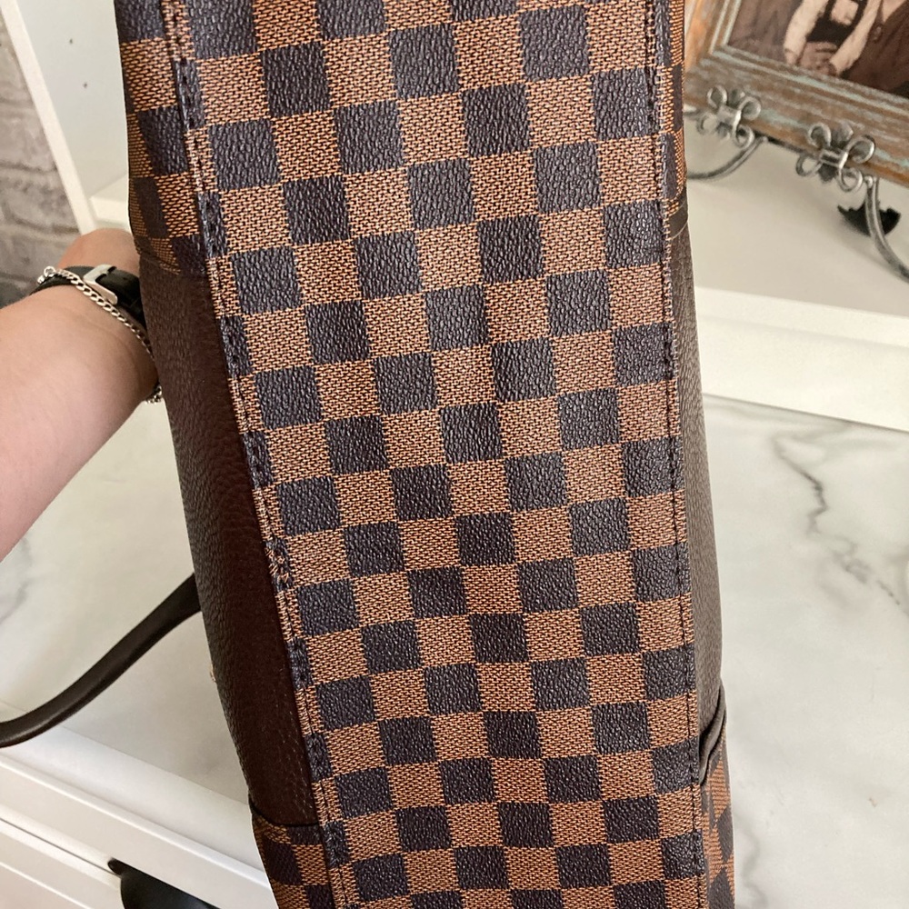 Handbag - Picture 2 of 6